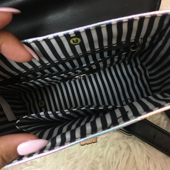 Nasty Gal x Nila Anthony Hologram At Me Bag - Picture 4 of 5